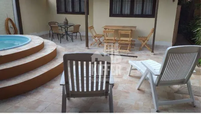 Casa com 3 dormitórios à venda, 160 m² por R$ 700.000,00 - Itaipu - Niterói/RJ