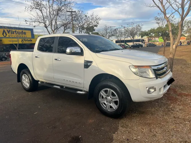 Ford Ranger XLT 2.5 16V 4X2 CD Flex 2014