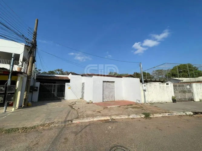 Casa com 3 Quartos e Sala Comercial no Bairro São Gonçalo