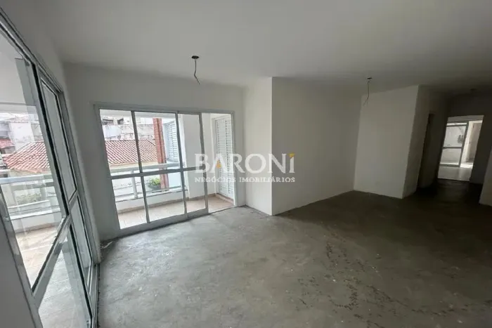 Apartamento para comprar na Vila Mariana. Rua tranquila e arborizada, apartamento ensolara