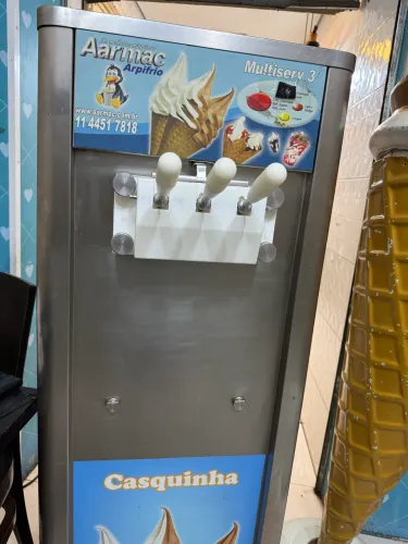 Máquina de sorvete Arp Frio cap 350 casquinhas/hora