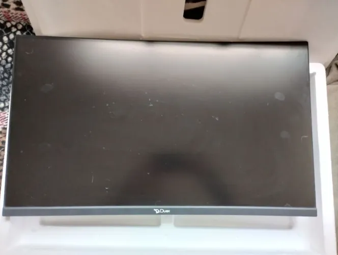 Monitor para reparo ou retirada de peças.