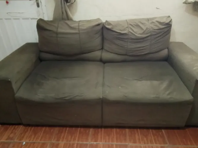 Sofá da pra usarem caso de emergência. 