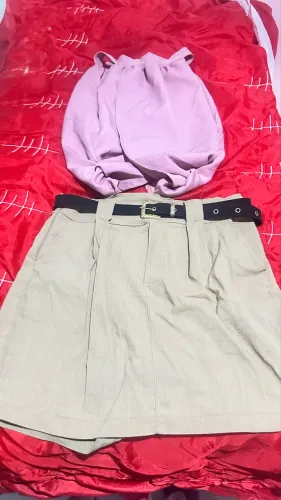 Shorte saia e blusinha cor de rosa 