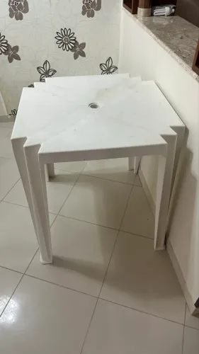 mesa de plástico monobloco quadrada
