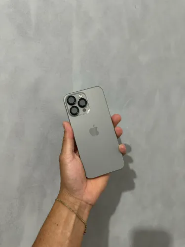 Iphone 15 Pro Max (87% Saúde da Bateria)
