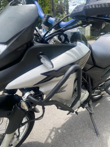 Vendo XRE 300 17/18 excelente moto muita força. 