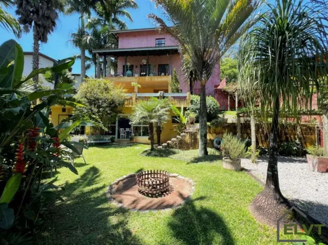 Casa em Condomínio na Granja Viana | 5 quartos, 2 suítes, Lazer Completo