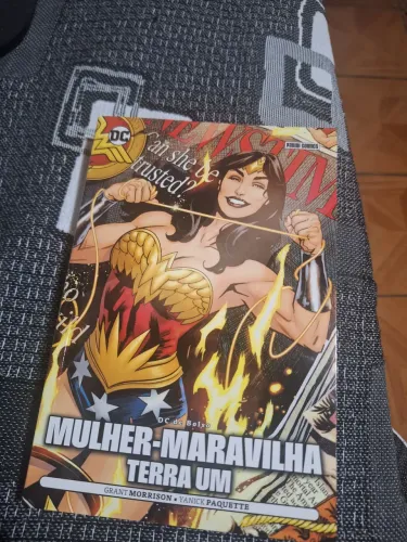 Mulher Maravilha Terra Um - DC de Bolso
