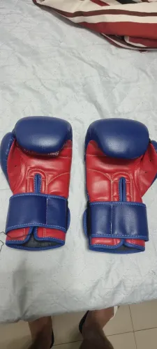 Vendo kit para Muay Thai de 7 a 11 anos usado apenas algumas vezes estado de novo
