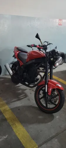 Moto com preço bom,motor de twister tudo em dia,transfere na hora.