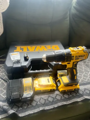 Furadeira e Parafusadeira de Impacto Dewalt a Bateria 20V c Maleta Carregador e 2 Baterias