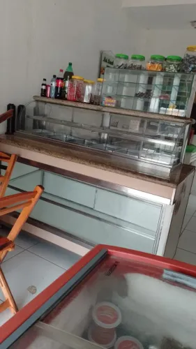 Um balcão de lanchonete 