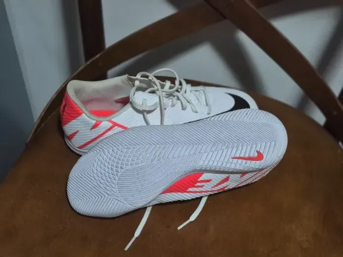 Chuteira Nike Nova
