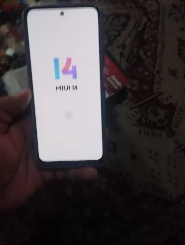Estou vendendo um celular redimi 10 condições muito boa vai com capinha.