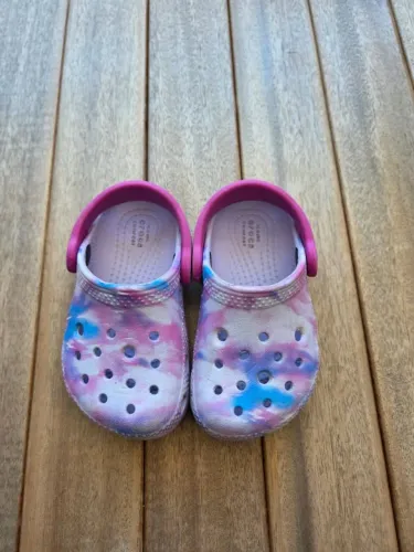 Crocs Infantil Tie Dye - tamanho C6