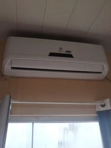 Vendo esse ar condicionado está funcionando perfeitamente 