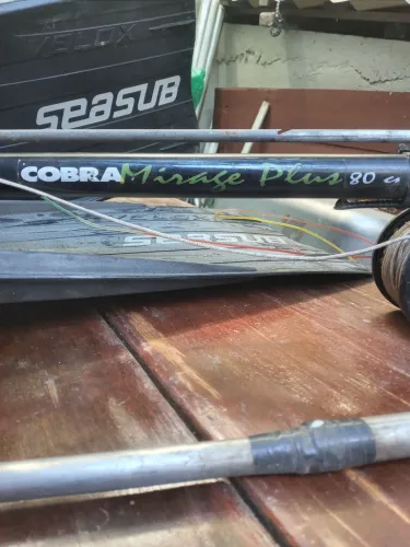 Arpão cobra miragem plus 80 cm (faltando o  elástico)  ,e nadadeiras seasub tam 42