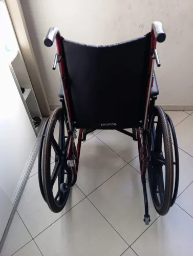 Cadeira de Rodas Adulto Dobrável em Excelente Estado