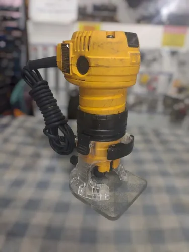 Tupia Dewalt DWE6000-B2 220v