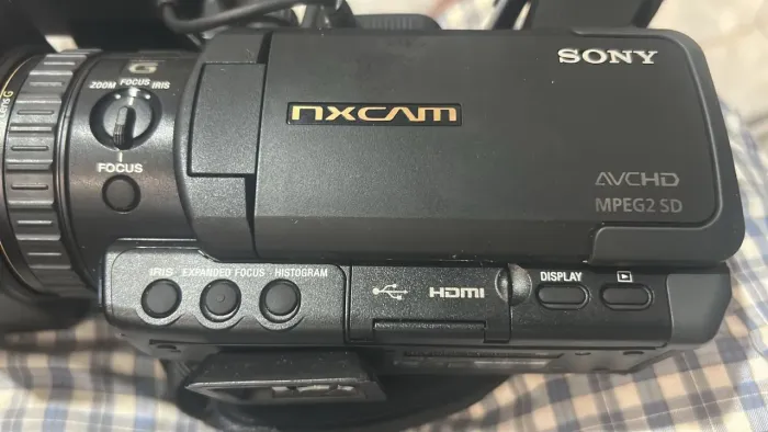 Sony HXR-NX70 (da linha NXCAM AVCHD) USADA