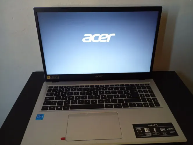 Notebook Acer Aspire, tela 15,6, Intel core i3, 8gb RAM, SSD 256GB, pouquíssimo uso.