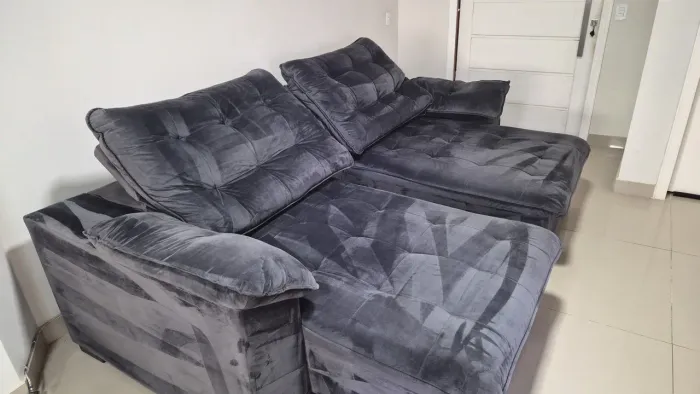 Sofá reclinável e retrátil grande + rack de tv (LEIA)