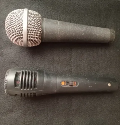 Dois microfones para karaoque,entre outros