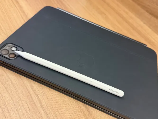 iPad Pro 11" M5 + Magic Keyboard + Apple Pencil Pro | Na Garantia