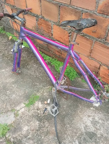 Quadro de bicicleta de alumínio todo novo e jante nova raio em noques todo bom só fazer um