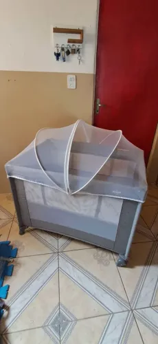 Berço portátil infantil, cercado desmontável (preço pra sair hoje)