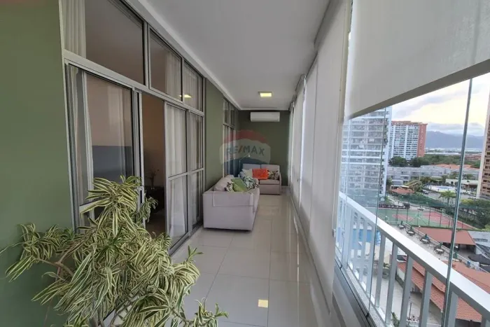Apartamento de 2 quartos Impecável com vista para montanhas no Parque das Rosas