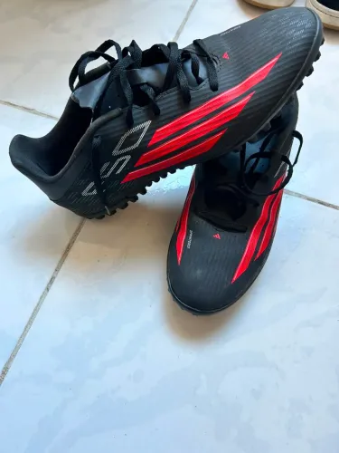 Chuteira society F50 Adidas