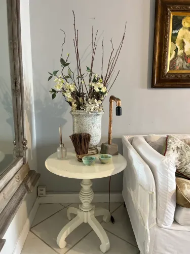 Mesa de apoio madeira maciça pé torneado