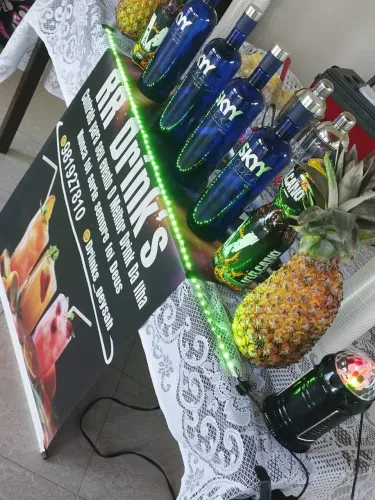 Drinks barman