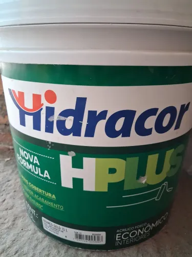 Tinta  acrílica branco neve para vencer logo.