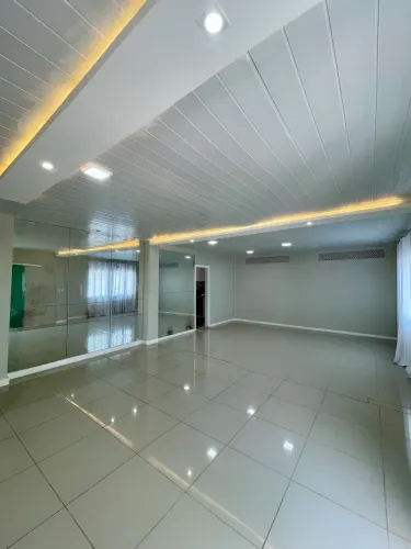 Oportunidade! Alugo excelente casa duplex a 1 quarteirão da Av. Edilson Brasil Soares.