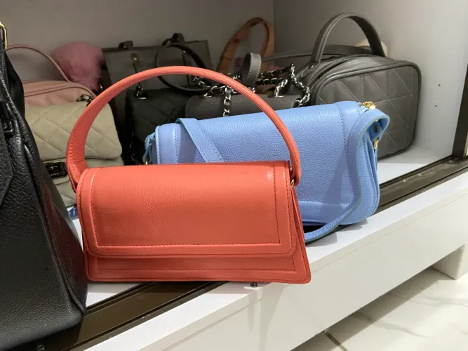 kit 2 bolsas em couro legítimo birô | nunca usadas | azul + salmão