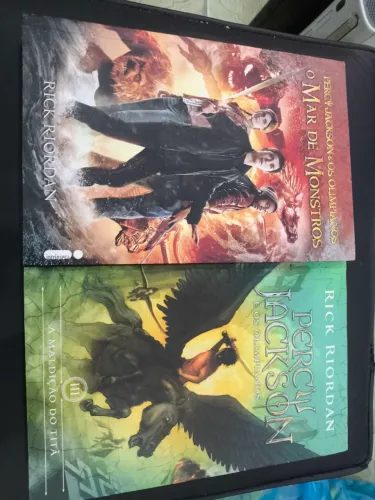 Livros Percy Jackson e os Olímpianos O mar de Monstros e A Maldição do Titã