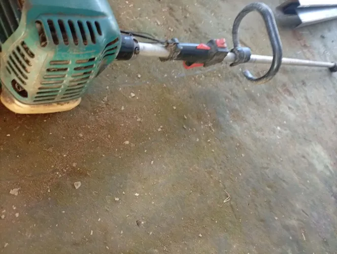 Vendo roçadeira Makita