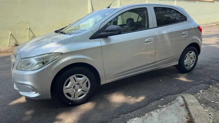 Chevrolet Onix Hatch LT 1.0 8V Flex Power Mec. 4P 2016
