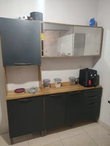Vendo armário, guarda roupa e mesa