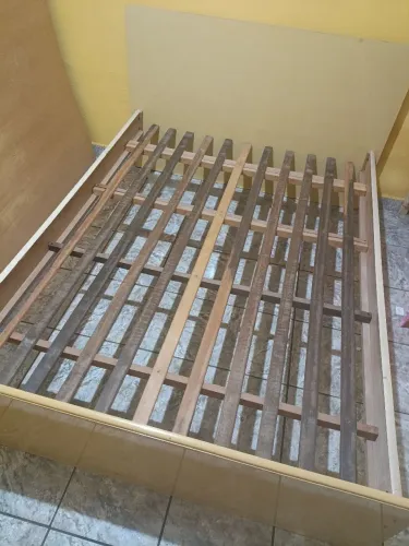Cama de casal reforçada 