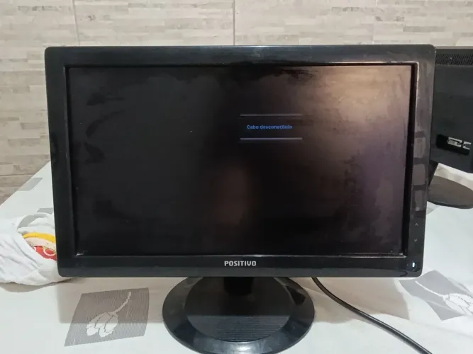 Monitor Positivo 18.5? 9365WA-P - Liga e Exibe Imagem