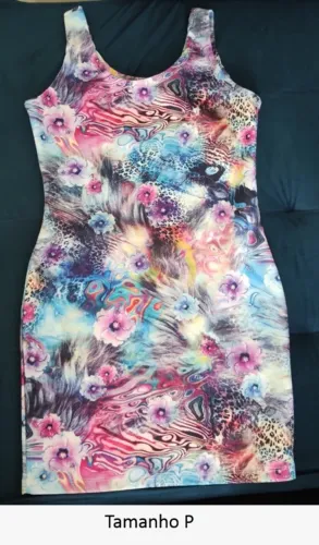 Vestido tubinho estampado sem manga