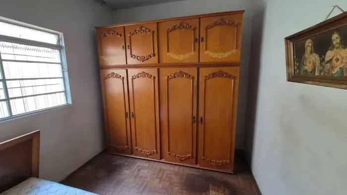 Guarda-Roupa Casal Madeira Maciça 8 Portas Imbuia - R$ 650