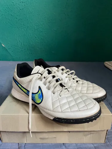 Chuteira Nike Tiempo Gênio TF 42/41