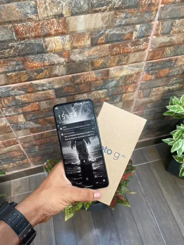 Moto G35 256GB - Apenas 2 Meses de Uso - Aceito Cartão