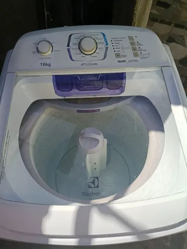 Máquina de lavar roupa Eletrolux 16kg