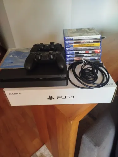 PlayStation 4 Slim 1TB + 2 Controles + 8 Jogos